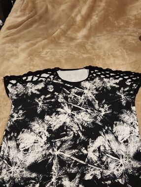 Love Sick Black & White Palm-Print Cutout Shoulder Women's Top